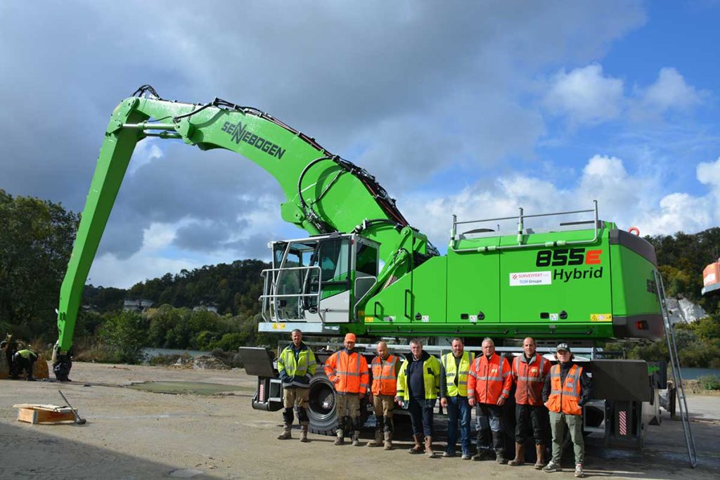 Photo de groupe - grue Sennebogen, 855 hybrid