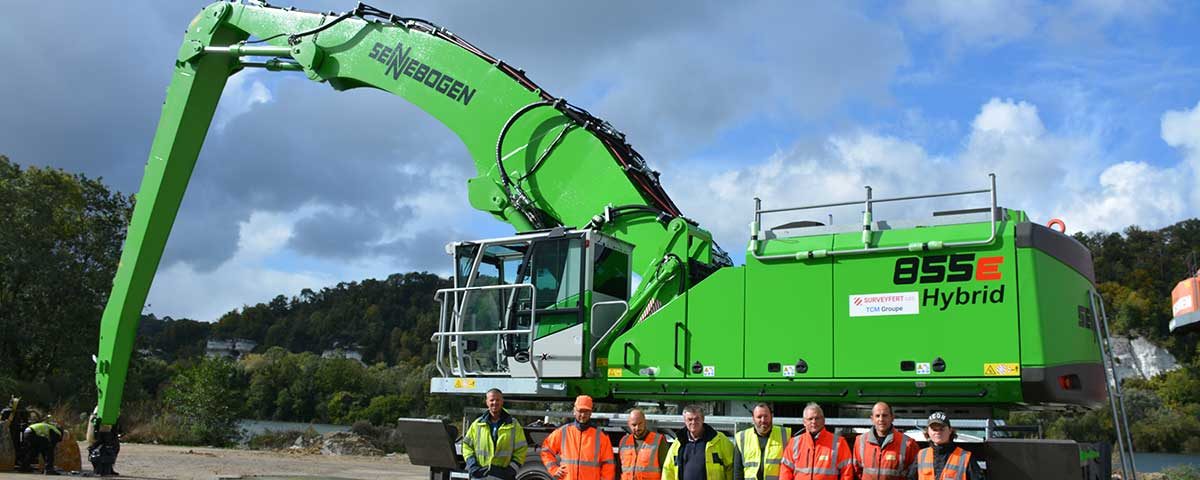 Photo de groupe - grue Sennebogen, 855 hybrid